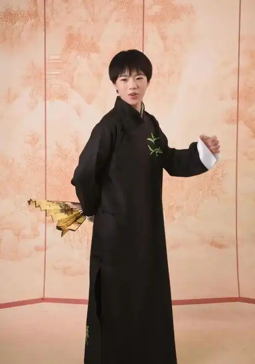 14岁女孩被德云社录取,网友吐槽不学无术,这也能挨骂