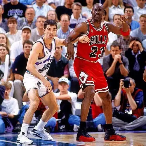 盘点迈克尔乔丹在nba季后赛和总决赛中击败的最伟大的超级巨星排行榜