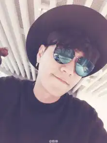 陈坤晒自拍显自恋网友你帅说什么都对