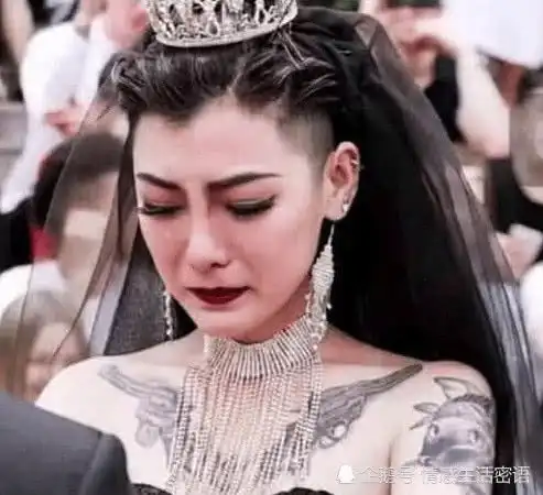 全抖音最美的黑纱新娘,婚礼轰动一时,如今素颜朝天活成这样