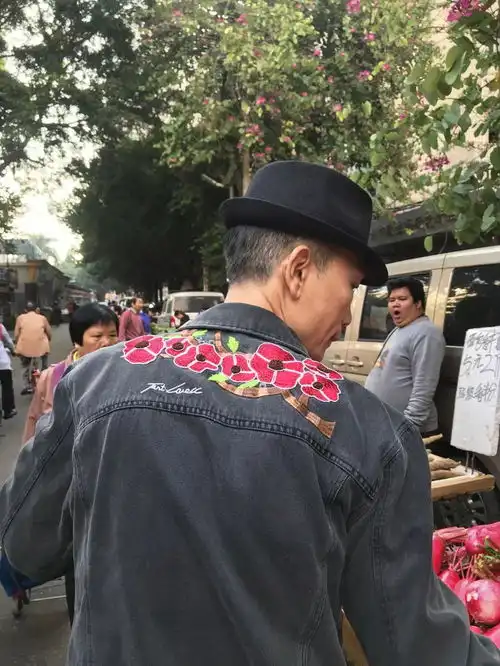 美女老外在广州偷拍3年,痛批中国年轻人只会跟风,弱爆了