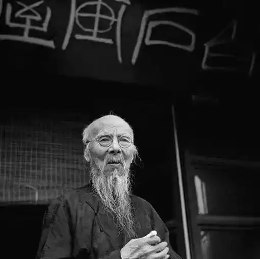 齐白石68岁时,好友送一个18岁丫鬟,不到一年告辞忍受不了