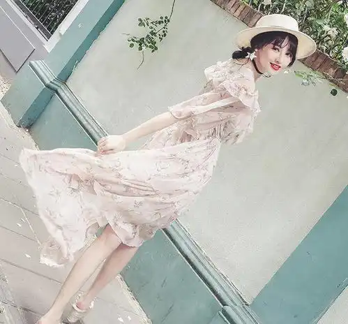 张馨予钟爱蛋糕裙,一袭素衣仙气撩人赵丽颖更是带火了花仙裙