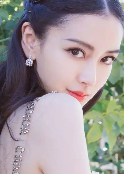 ab唐嫣示范秋冬最in无花果妆,复古少女感满满