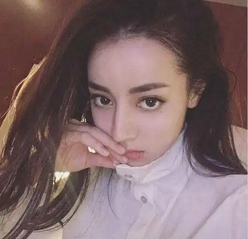迪丽热巴的表妹要出道跟迪丽热巴有什么关系蹭热度