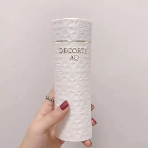 有什么25岁混油皮用的水乳么,诉求是初级抗老,希望不要是贵妇级别的,谢谢大佬们