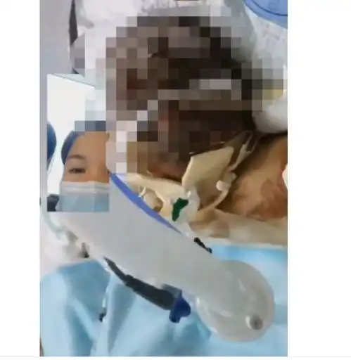 痛心家中失火,男子死死拉住阳台外妻子夫妻相继去世