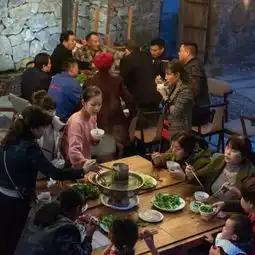 隐于茶山的童话小木屋,坐拥一山仙气,品茶喝酒吃火锅,钓鱼烧烤围篝火,巴适地很丨宜宾原山妙境
