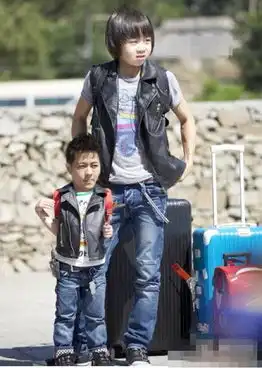杨威与儿子杨阳洋换脸