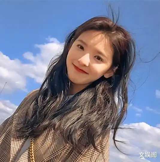 长相校园风,出道时间短咖位却不小,主演的剧在央视频道播了