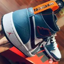 黑猫投诉nice平台购得球鞋存在与图片严重不符及配件缺失,但是商家客服拒不处理