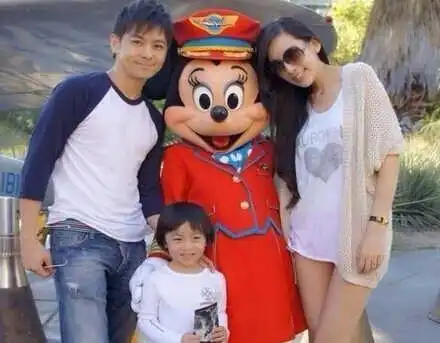 娶了自己粉丝做老婆的4位明星,他们现在过得怎么样