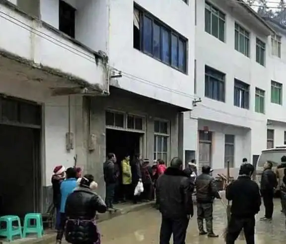 妈妈用火盆取暖中毒身亡,3岁女儿守护1天跟爸爸视频妈妈睡着了