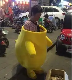 为什么7旬老人街头扮皮卡丘