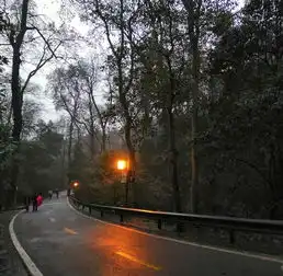 呷莫子臭干子一手美食一手美景,两手都要抓,两手都要硬