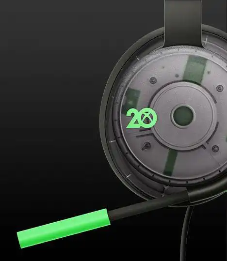 xbox诞生20周年,微软发布了一款半透明游戏手柄