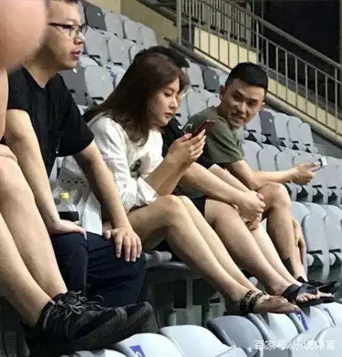 心碎nba女主持美娜消失两个星期,原来是与这位富二代同游日本