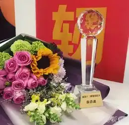 有闹离婚的,有卖保险的,90后的非主流鼻祖现状如何