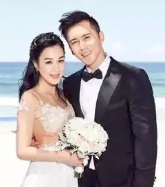 三婚带三娃,钟丽缇她凭什么俘获小12岁帅哥