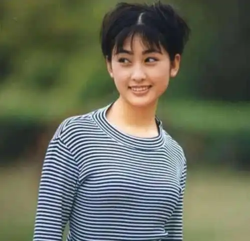 她是吴京唯一绯闻女友,与张铁林同居多年,今嫁大23岁老戏骨