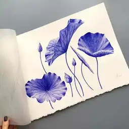 她不仅有颜,更是有才,把花卉都画活了