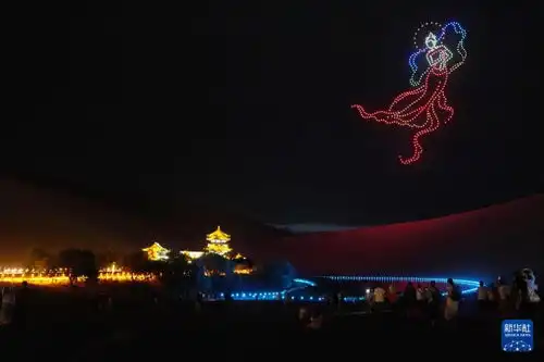 万人星空演唱会点亮鸣沙月泉