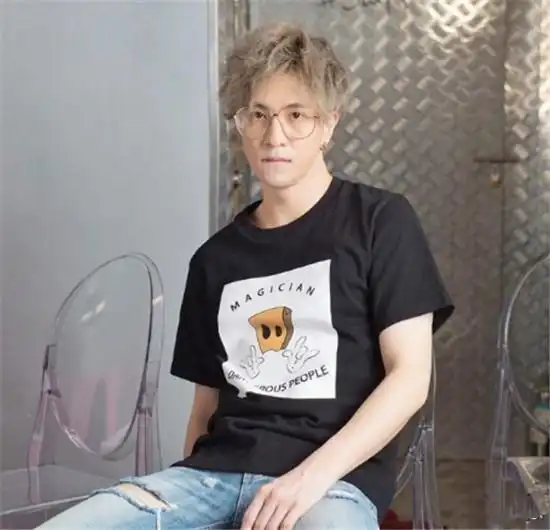 薛之谦分享做父亲的喜悦,网友回复好尴尬恭喜雨桐,恭喜谦谦