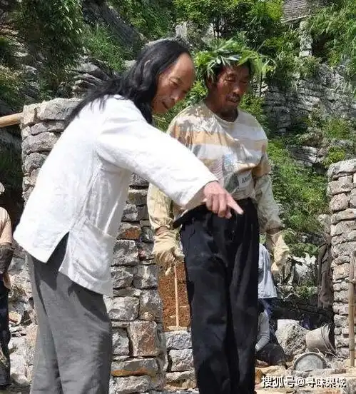 贵州有位80岁怪老头,借款300万,花20多年打造石头城堡,曾拒绝上亿投资