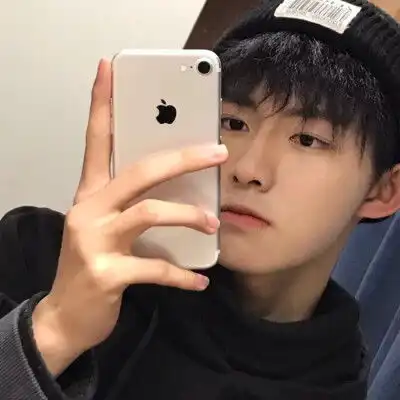 干干净净的男生头像对镜自拍男头高冷