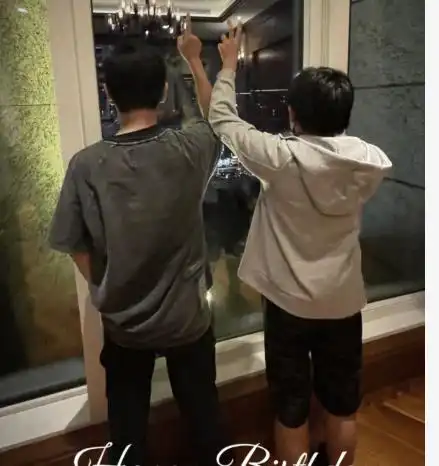 林志颖晒与儿子同框照,12岁kimi身高赶上爸爸,父子同框像兄弟