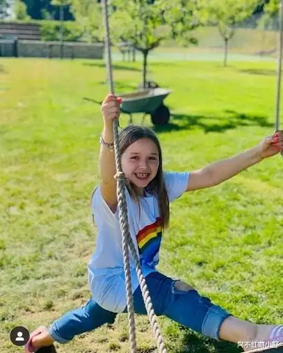 贝克汉姆女儿胖得自信,穿衣时尚不像10岁孩子,五官翻版爸爸