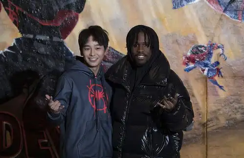 彭昱畅将为蜘蛛侠配音,还穿着蜘蛛外套去了伦敦,这次想看国语版