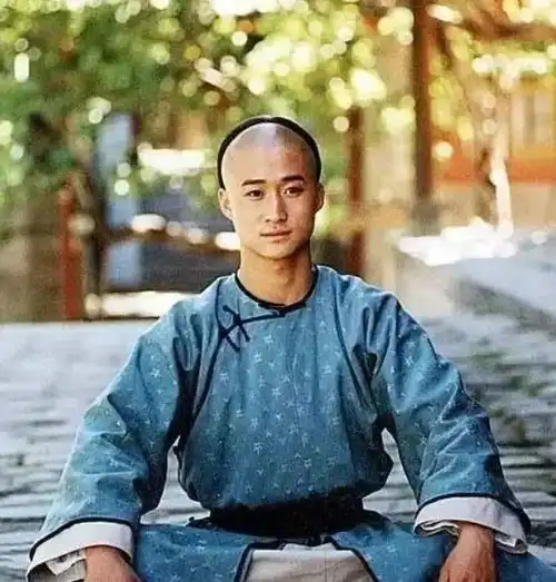 这个世界最可怕的是比你优秀的人比你还努力,吴京二十年就明白