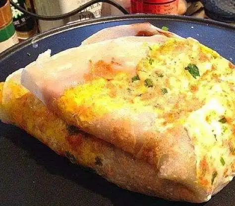 当煎饼果子风靡国外,经过外国人改良的煎饼果子竟然一百块钱一个