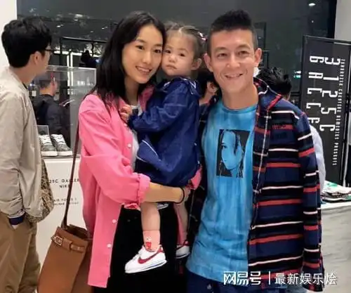 秦舒培活动照优雅大气高冷又不失亲和,难怪陈冠希会看上她