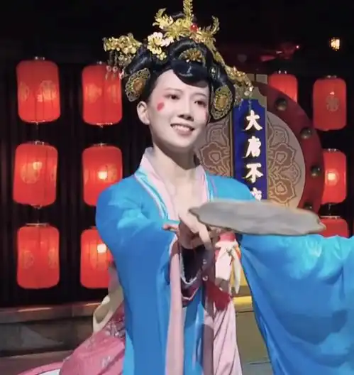 不倒翁小姐姐被取代璐鸽成不夜城新任顶流,网友都别抢
