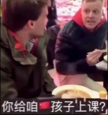 老外在中国遇老外爆笑对话走红,网友掌握了大妈唠嗑的精髓