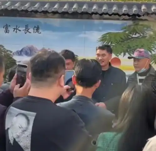 网红姜涛拜访大衣哥,只打了一个照面,灰头土脸的走了
