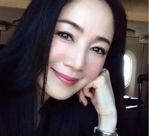 52岁大妈为何获得选美冠军,身材曼妙迷人,或许是这项运动的功劳