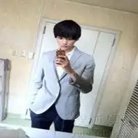 男生对镜子自拍头像微信头像图片大全