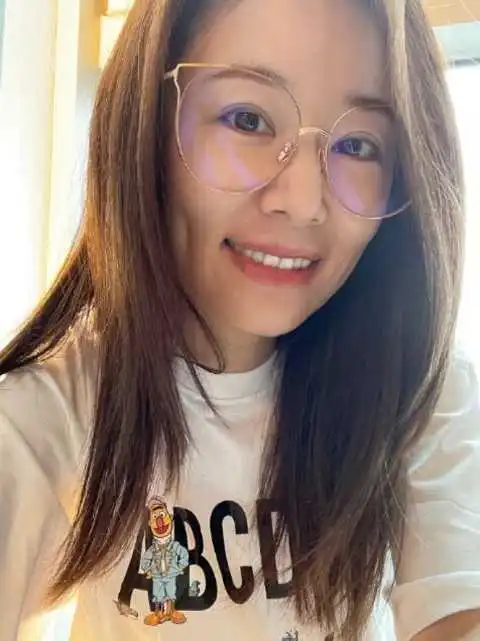 45岁林心如晒无滤镜素颜,鼻子看着好奇怪,网友说她终究还是老了