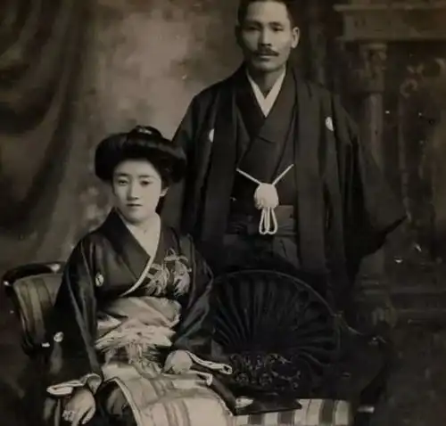 她给傻子做童养媳,二婚嫁老男人,婚内出轨怀孕与人私奔,颠沛流离的一生最终却