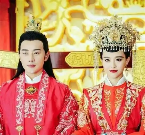 疑似唐嫣罗晋婚期将至试婚纱唐嫣经纪人回应不实消息
