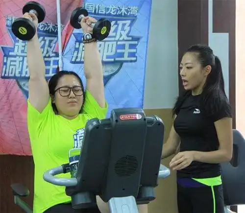 最美女胖子及伟佳现状手术瘦身后赘皮严重,患抑郁症三年
