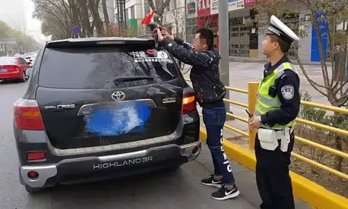蜘蛛侠,西宁的交警蜀黍把你抓来了