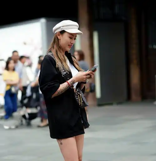 白皙干净的城市小姐姐,休闲着装,文静淑女的美