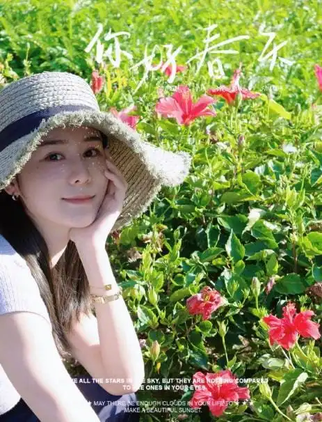 林峯掌镜为老婆拍照,张馨月秀辣妈身材,俩人轮流陪女儿玩好幸福