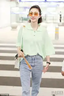 王丽坤穿绿衬衫变元气少女手拿纳凉神器