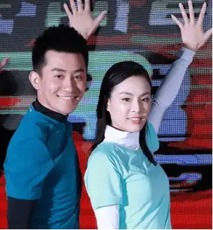 突然官宣怀孕,首次曝光全家福,拒嫁豪门她才是人生赢家