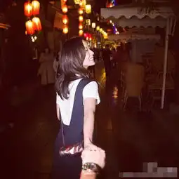 王珞丹晒与神秘人牵手照网友有本事亮正面